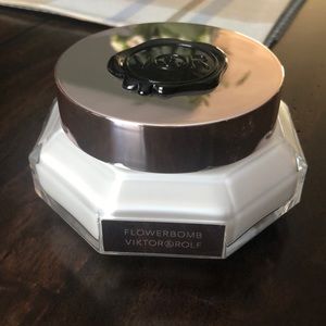 FlowerBomb Fragrance Body Lotion 🌸